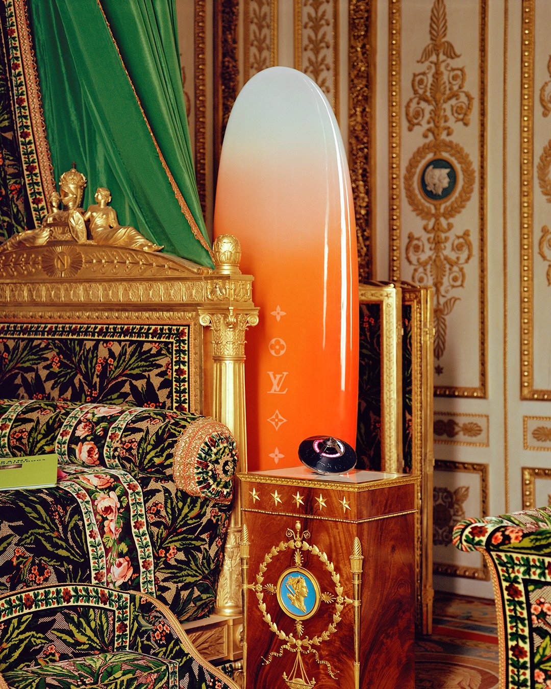 Louis Vuitton on X: Antiquity vs modernity. A surfboard is nestled behind  Napoleon's bed at the Château de Fontainebleau for #LouisVuitton's latest  Art of Living campaign. Discover more contemporary design pieces at