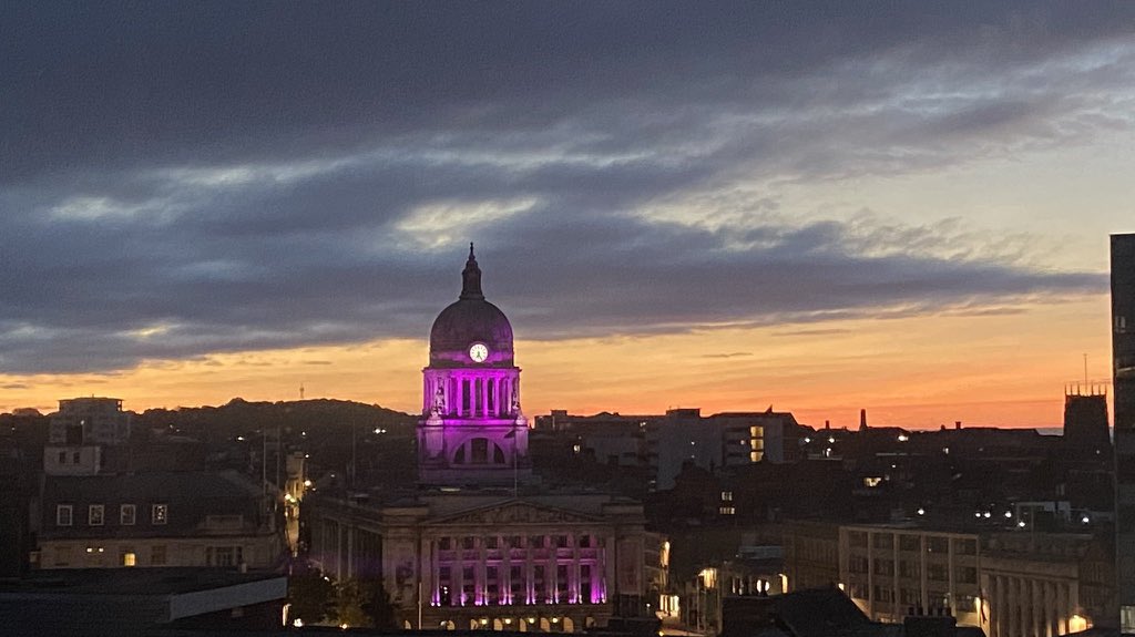Nottingham Council House lighting up the skies in the City Centre supporting #OrganDonationWeek2021 💗

Thank you @IAmGARETHEVANS for letting us share your stunning photo 💗

Tell your family what you would want, #LeaveThemCertain 💗

organdonation.nhs.uk