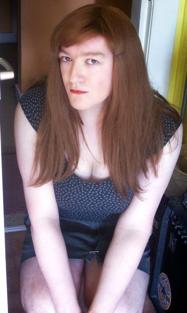 AnnaSecretPoet's tweet photo. #Throwback to my 20s though if you squint slightly I could be in my teens! ❤😄❤
#annasecretpoet #genderfluid #tgirl #lgbtqia #pinup #model #modelling #amateurmodel #scottishmodel #roguemodel #selfportrait #denimskirt #redhead #redheadsdoitbetter #cleavage https://t.co/Xhh2beXnvd