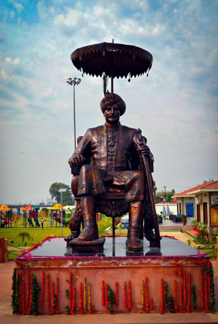 ShauryaPratapR2's tweet photo. Tribute to maharaja Hari Singh ji on his birth anniversary .
The courageous Son of J&K who fought till his last breath for the pride of his Motherland.
#Maharaja_Hari_Singh_Jayanti
#MaharajaHariSinghHoliday23sep
#23sepholiday https://t.co/qKf9a4TqSI