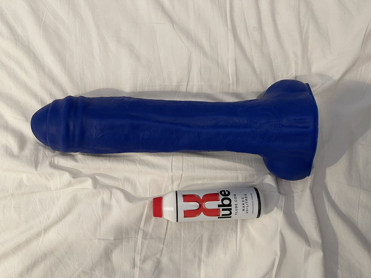 Looking to sell this toy - it’s in excellent condition and needs a new hole .. I mean .. home lol. 

Specs: 

Length: 44cm (17.3”)
Diameter: 9cm (3.5”)
Insertable length: 37cm (14.5”)

DM me if interested RT if not.