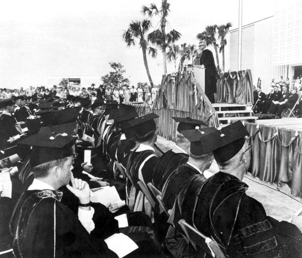 USFalumniAssn's tweet photo. #TBT to the first day of classes, Sept. 26, 1960. #USFalumni recall dressing up for the big day, which started with a convocation featuring Gov. LeRoy Collins outside the John and Grace Allen Building. They say it was sandy and hot, but incredibly exciting. #USFhistory https://t.co/DTSoNaiBz2