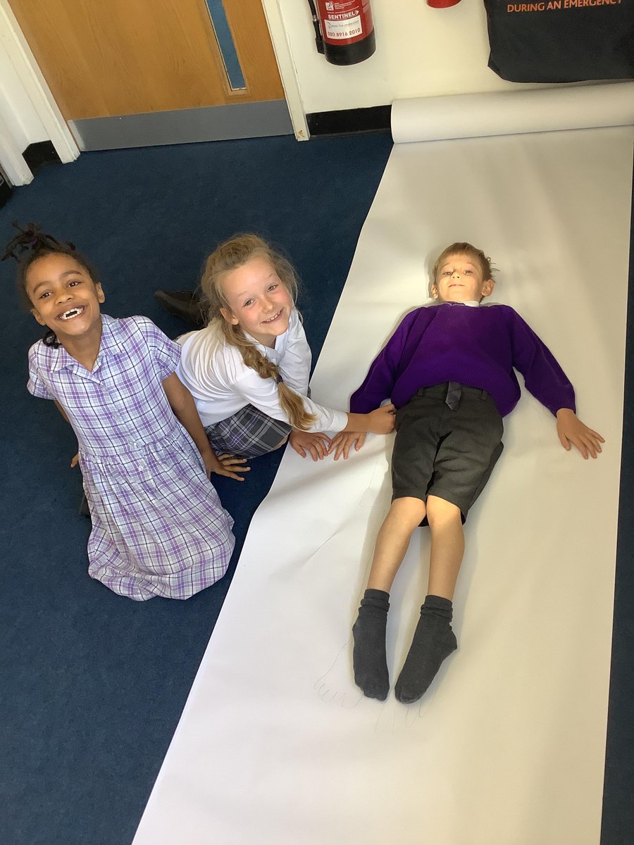 BansteadPrep's tweet photo. #Y3 investigating the Human Skeleton! Our #Science curriculum is hands on, #fun and practical to truly engage the children with their learning. Click here to find out more https://t.co/RyTaTf3O5F #STEAM #BPS_Science #EducationwithCharacter https://t.co/KEFYIilIwi