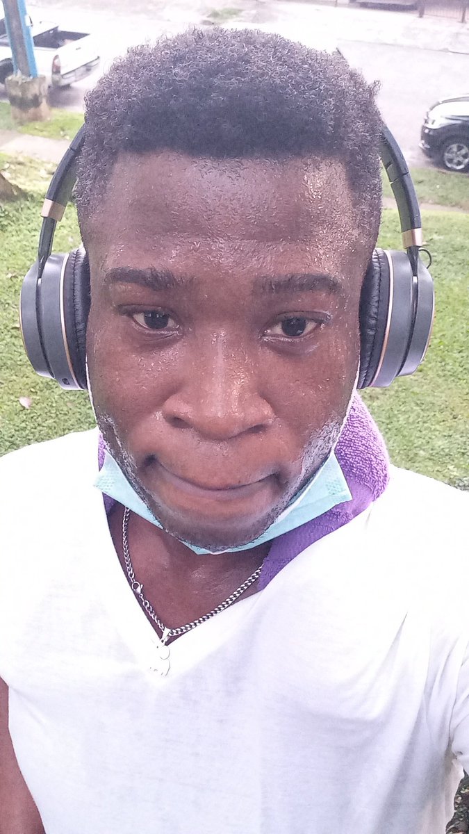 moimeone tweet picture