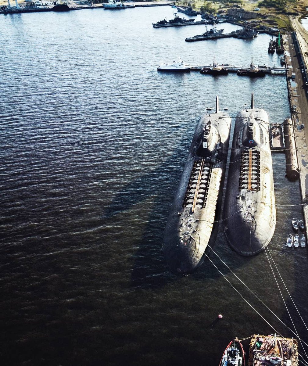 qretaxyeta's tweet photo. #ВМФ Heavy strategic missile submarines of Project 941 "Akula" (SSBN "Typhoon" according to the NATO codification): TK-17 "Arkhangelsk" and TK-20 "Severstal".
📸 heyman_letsgo, Severodvinsk https://t.co/G2VdDXVMgE