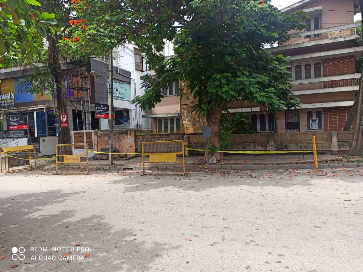 RadhikaAjay1's tweet photo. @halasoortrfps @btppubliceye 12th Main HAL2ND STAGE. Towards ESI hospital. Why has this area been barricaded since long? There is no work being done https://t.co/vgo7EHEdFV