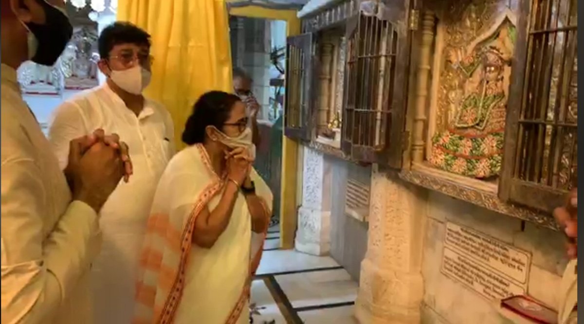 DipakBiswas_'s tweet photo. ভবানীপুরে জৈন মন্দিরে মাননীয়া মুখ্যমন্ত্রী @MamataOfficial।

#MamataBanerjeeForBhabanipur https://t.co/CPe7mn1JPU