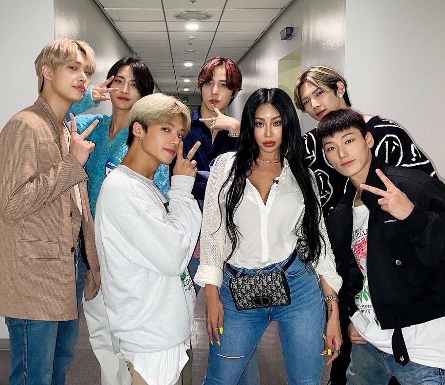 YUNH0E's tweet photo. omg ateez normal camera with flash pic <333 uninstall the snow app!;! /hj https://t.co/S6lV2KZK2j