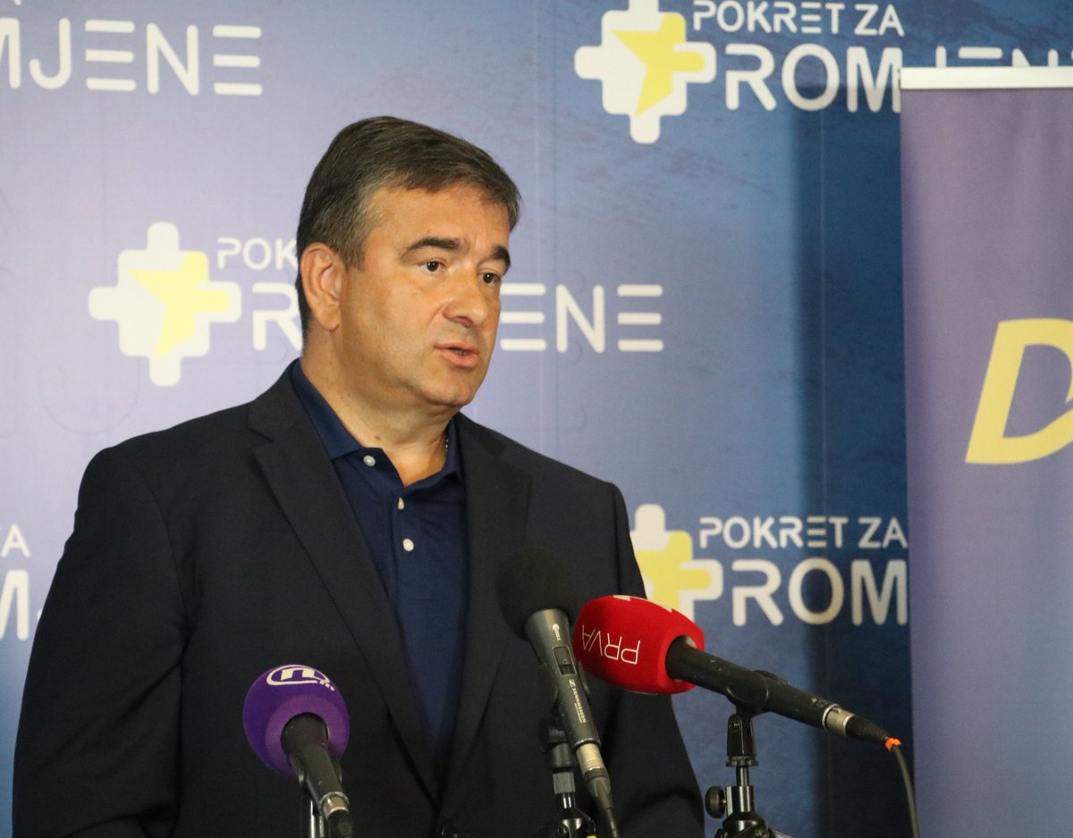 PzPromjene's tweet photo. MEDOJEVIĆ: ĐUKANOVIĆ NAPADA RUSIJU, A PREDSTAVNIK RUSKE FIRME ULAZI U BORD DIREKTORA PRVE BANKE! https://t.co/9U1YpwI8MZ via @PzPromjene @NebojsaMedojevi https://t.co/zr0Um7Jz3W