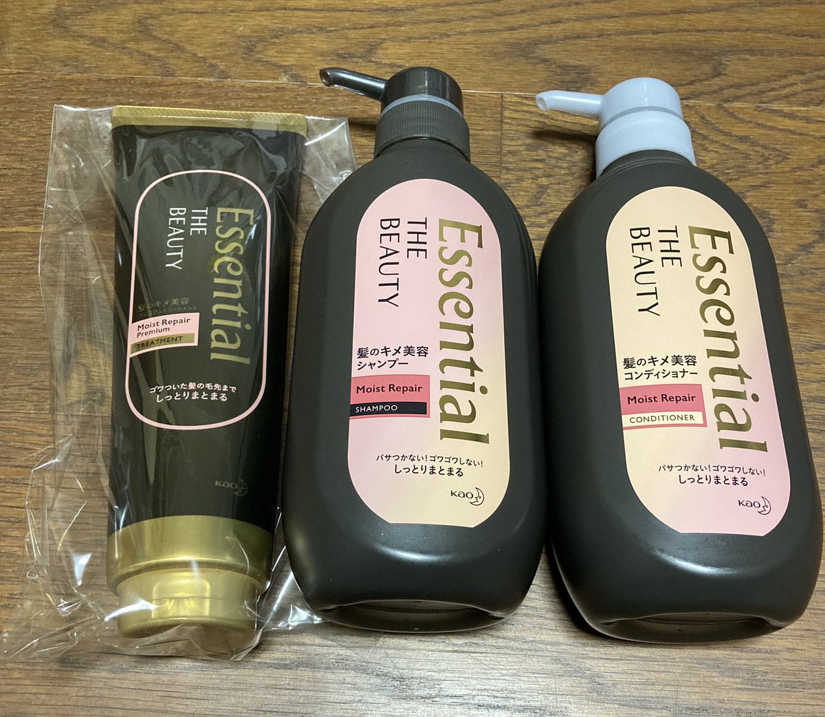 R152587294's tweet photo. #EssentialTHEBEAUTY 当選し、商品頂きました
素敵なご縁をありがとうございました
今日美容室で　あれ？髪がいつもと違う。さらっさら♡何か変えた？
と言われました　数日しか使っていないのに嬉しいびっくりです
 #髪のキメ美容シリーズ https://t.co/FON6cCANSG