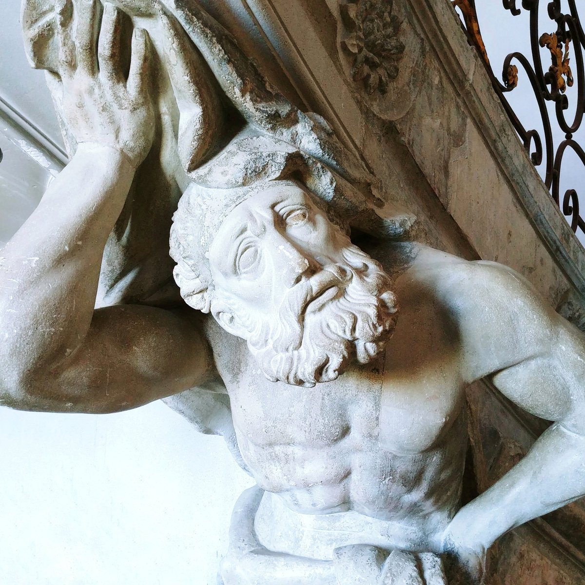 Clearmindfactor's tweet image. En attendant le début de la conférence de Jean-Marie Hoton sur la plasticité mentale, je prépare mon cerveau en partant à la découverte des créatures et chef-d'oeuvres de l'abbaye des Premontrés à Pont-à-Mousson... #facilitationgraphique  #sketchnoting  #scribing @regiongrandest