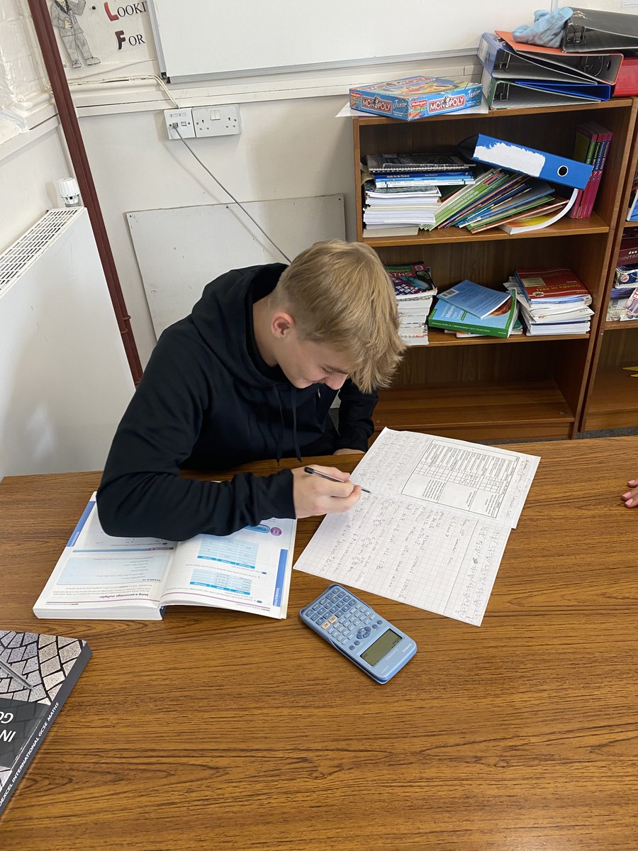 css_essex's tweet image. KS4 focusing on converting fractions to decimals and percentages 
#CSSLangdon
#CSSMaths