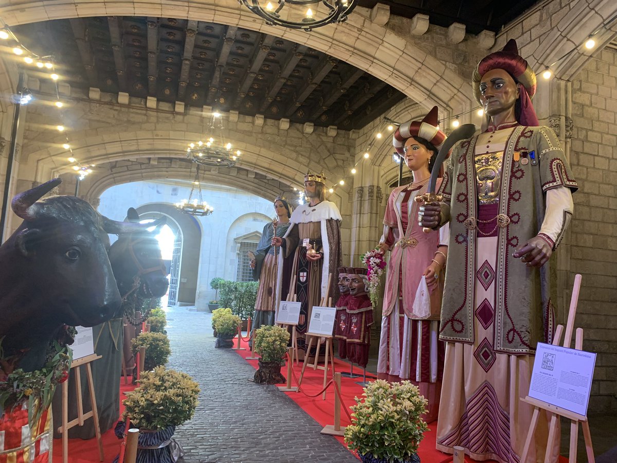 oramirezlara's tweet photo. Todo preparado para el ‘toc d’inici’ de las Fiestas de la Mercè en #Barcelona 

Disfrutemos de la fiesta mayor de la ciudad con responsabilidad

Bona Diada de la Mercè!
Visca la Princesa de Barcelona! https://t.co/5LLSC7kwDE