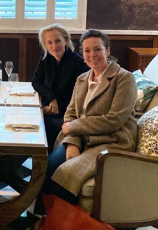 milfthusiast_'s tweet photo. GILLIAN ANDERSON AND OLIVIA COLMAN OUT AND ABOUT https://t.co/0Vmr7C1ESI