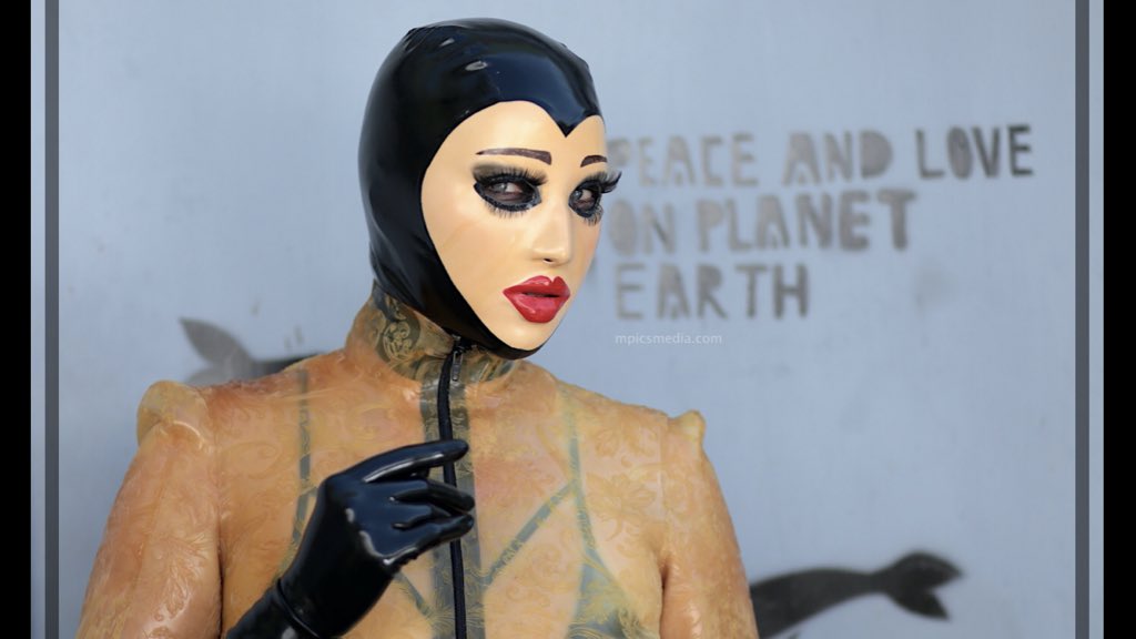 Sometimes you have to give a #Statement. Especially in this #Crazy time. 🖤🖤🖤