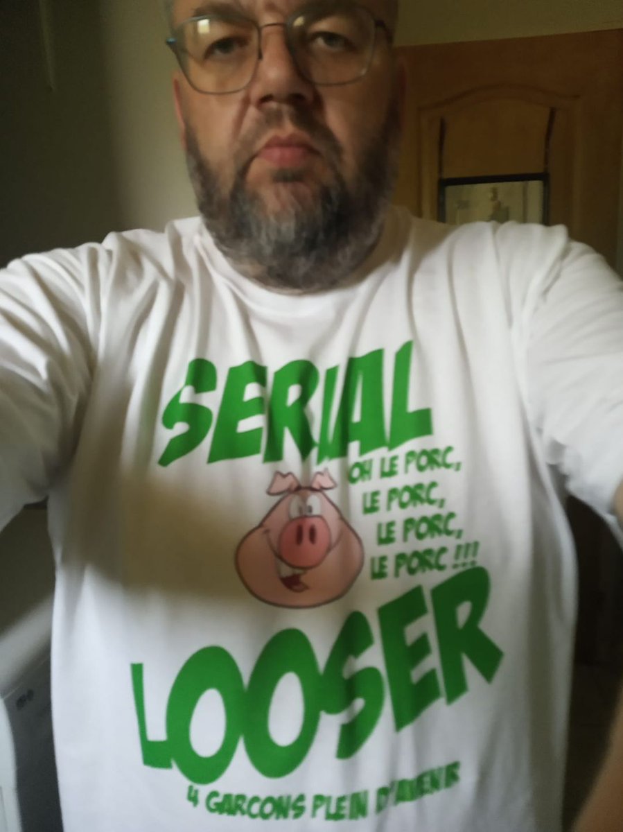 Y'EN A QUI SAVENT VIVRE !!! 👍

Merci à Pascal😘, membre du groupe Facebook facebook.com/groups/4396214… 

Tu es sur le podium mon Pascal ! 👏👏👏

Fais toi aussi ton T-shirt pourri en hommage au film <a href="/4gpda/">Quatre garçons pleins d'avenir | Le Film</a> et envoie-nous le résultat ! On va se gaver !!!

Poke : <a href="/relous_les/">4GPDA | 25 ans plus tard... #LeFilm</a>