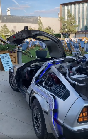 problemologist's tweet photo. Great Scott! https://t.co/mCHBsiPsst #lifeatsky https://t.co/s3RDI8tpgd