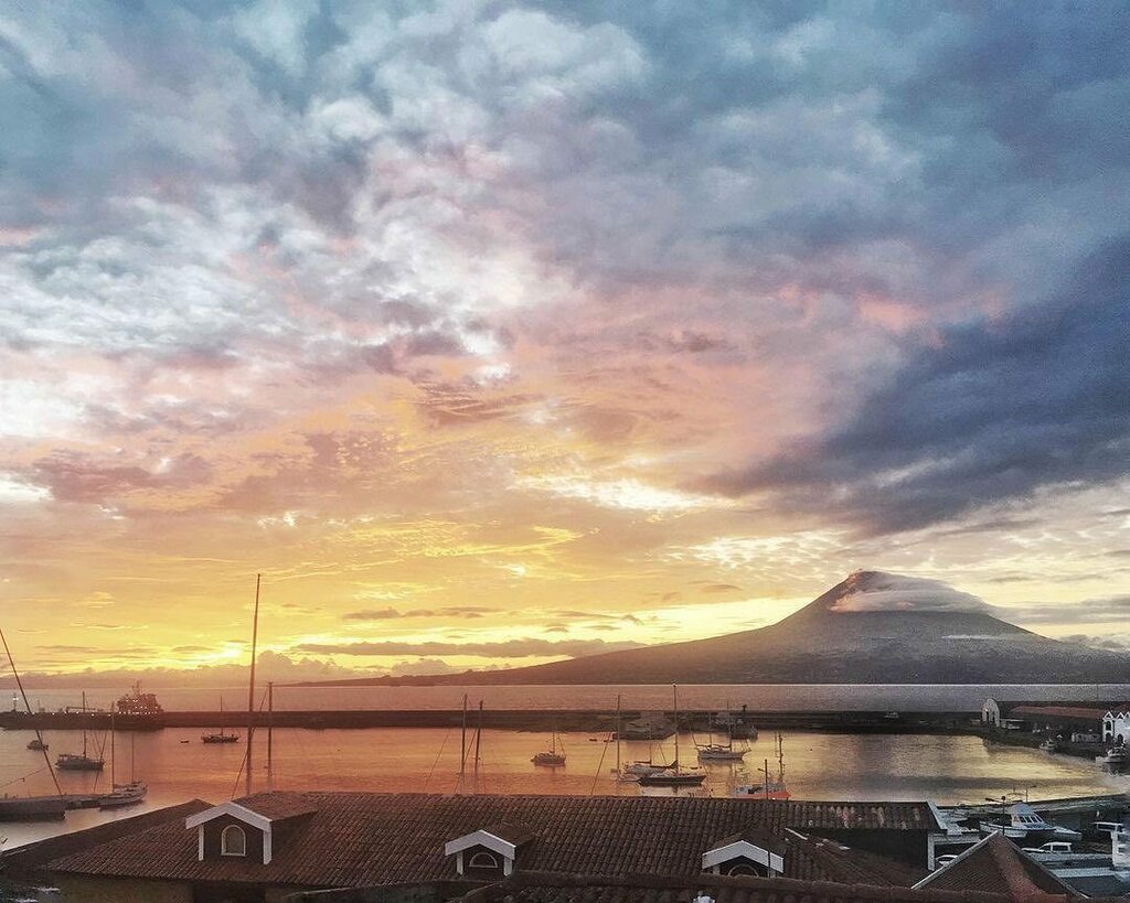 AzoresWhatElse's tweet image. Photo by @qrkling How to start a day
.
#igersportugal #photooftheday #visual_square #shooters_pt #raw_portugal #iphoneography #travelphoto #igtravel #fstoppers #portugalemclicks #portugalcomefeitos #picoftheday #travelphotography #wanderlust #instatravel #travelgram  #azores…