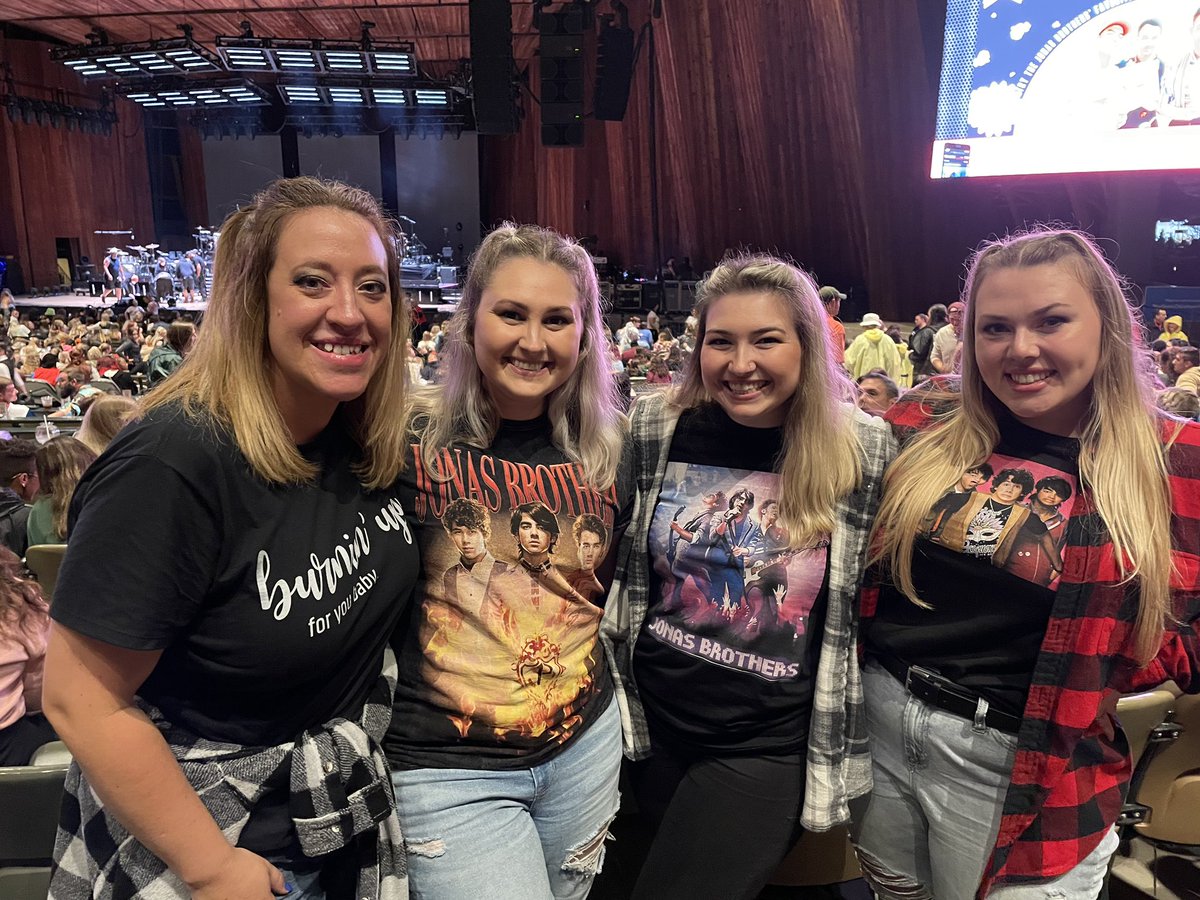 tae_rhoades's tweet photo. Waiting 16 years to finally see @jonasbrothers, so worth it. Best show ever, we relived our childhood. @nickjonas @joejonas @kevinjonas 

Thank you @BlossomMusicCtr https://t.co/W1Xy4tWCQV