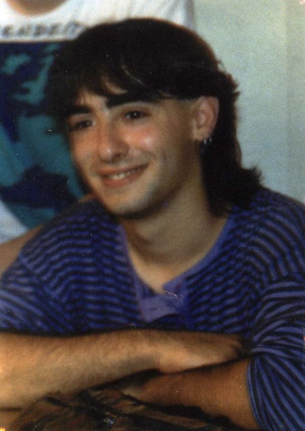 EuskalMemoria's tweet photo. ▶️2002-9-23
#TalDíaComoHoy hace 1⃣9⃣ años muere en #Bilbo el miembro de ETA Hodei Galarraga Irastorza, al estallar el artefacto que manipulaba https://t.co/B7DcnYdjxh