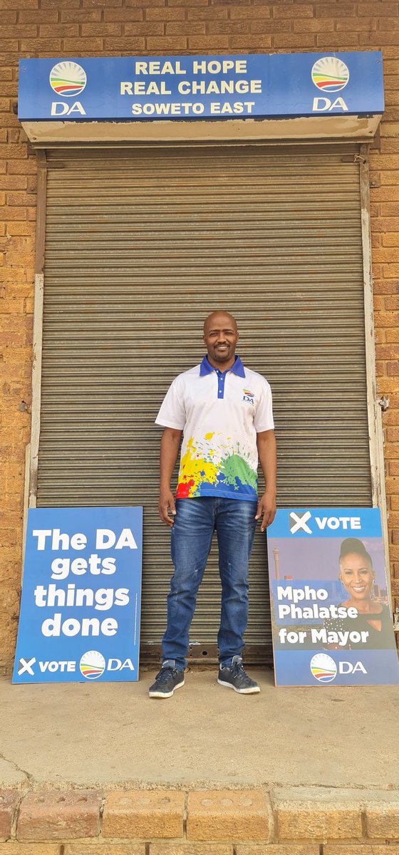 tsepomhlongo's tweet photo. I'm not a member of a member .I'm a member of the @Our_DA 🙉💪🏽💪🏽Angiyilungu lelungu .Ngilungu leDA .
Ngiyabangena
#VoteDA
#VoteForChange
#WeGetThingDone
Dankie DA #DrMphoforMayor https://t.co/NhBX4SMh8m
