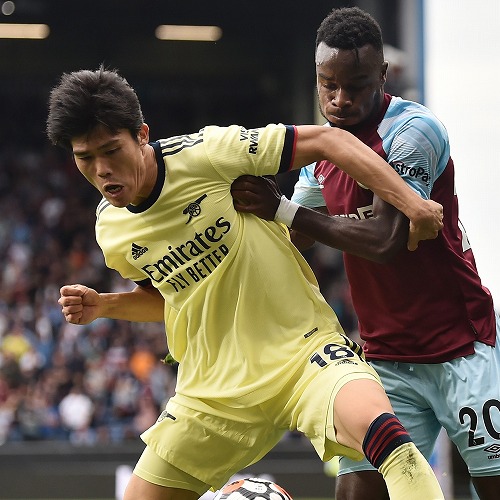 サッカーダイジェスト 海外日本人 メガクラブ 誰も彼を抜けなかった 冨安健洋 を アーセナル の元エースが絶賛 話題の 抱擁動画 には 近年あんなシーンを見なかった T Co Dxal0cunpi T Co 5xlueumbc7 Twitter