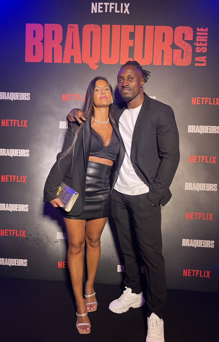alkamatewa's tweet photo. Avant-première de Braqueurs la série qui sera dispo ce vendredi 24 seulement sur Netflix. https://t.co/gSPIgKbkEL