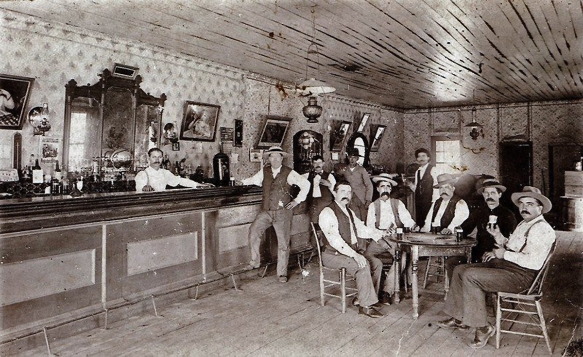 TracesofTexas's tweet photo. Reg Bielamowicz  shared this undated shot of a saloon on Main Street in Bremond. Reg says that Bremond's claim to fame during the 60's was that had 7 beer joints downtown and 7 liquor stores.  Reason? It is on the border of Robertson County, which was wet, and Falls County (dry). https://t.co/fmdwlZG8lJ