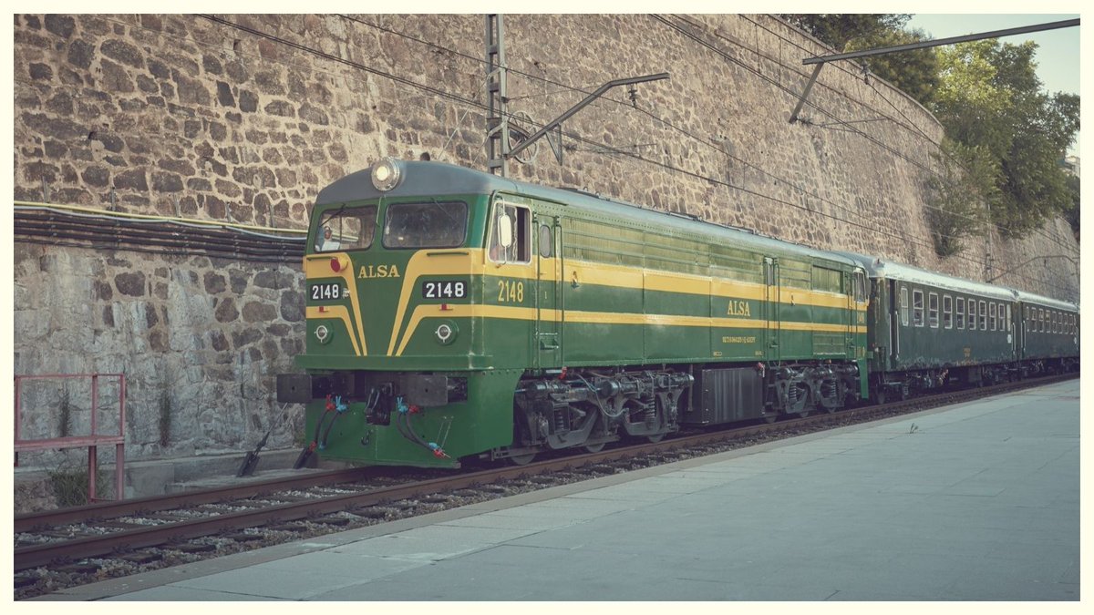 Asientos de escay verde, departamentos privados, coches de época con un montón de detalles interiores y exteriores que no podrás encontrar en los trenes actuales... 

¿Sabes de qué tren hablamos?
¡Del @trendefelipeii 👏🏼!

Conócelo reservando aquí👇🏼
trendefelipeii.com/es/