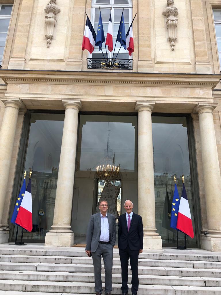 ESPCI_Paris's tweet photo. .@JacquesLewiner a été décoré de l'insigne d'Officier dans l'Ordre de la Légion d'honneur par @EmmanuelMacron, qui a salué un Edison à la française, nourri par la curiosité, dans son terrain d'expérimentation, l'ESPCI, institution mythique et petit joyau lové au cœur de Paris ! https://t.co/XsUGiltAo7