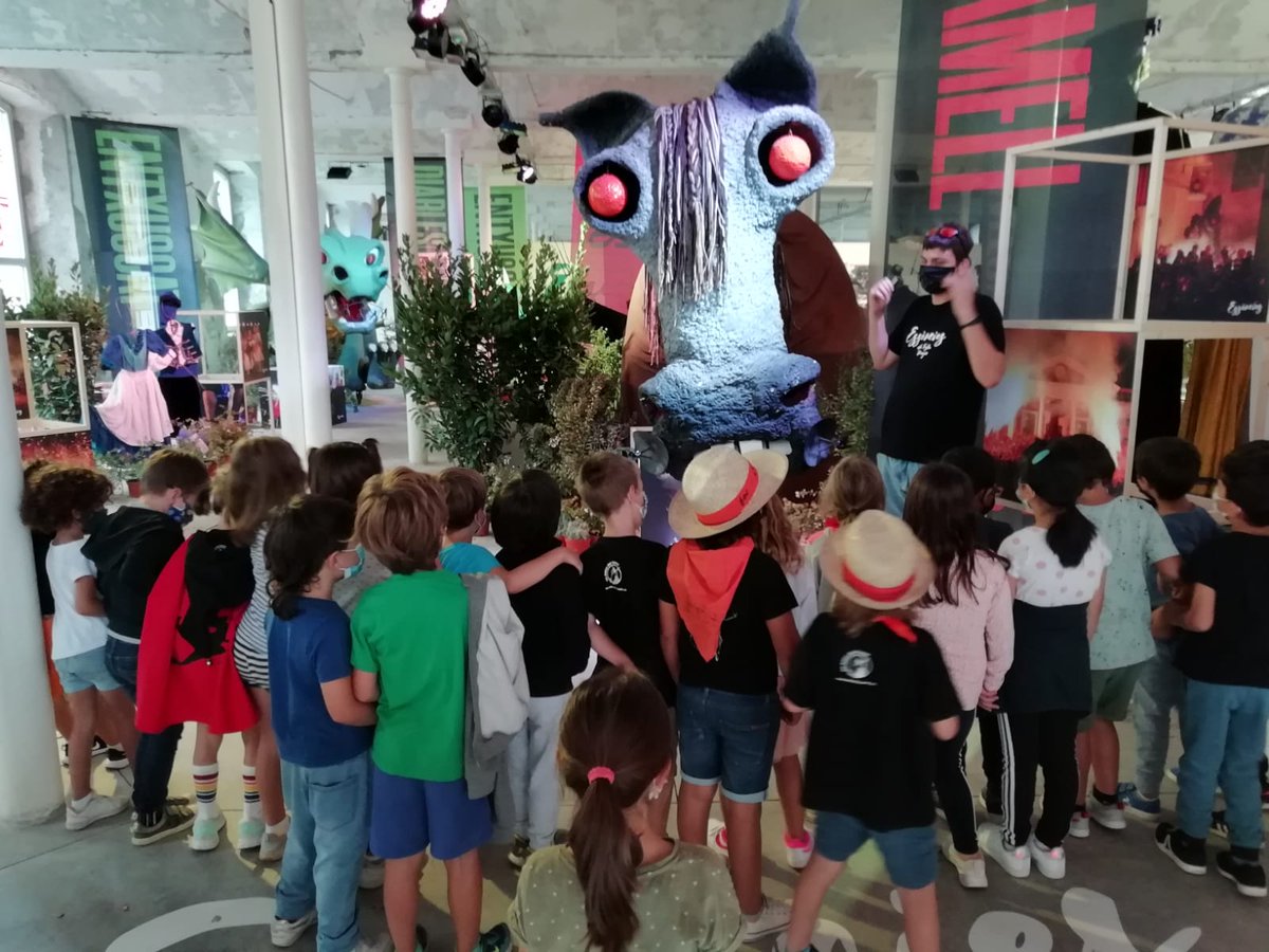 PontCadena's tweet photo. Els nens i les nenes de Cicle Inicial ja hem començat a gaudir de la Festa Major visitant l'exposició Essències. Ens ha agradat molt!!!
@GegantsMolins @DiablesMdR @CamellMolins @somdimonis #cuc #entxuscat #Essències https://t.co/IW1CCzt5go