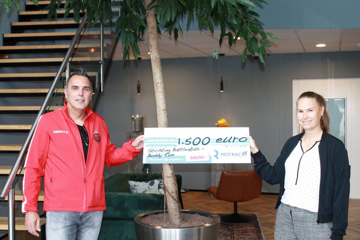 Motrac Industries sponsort <a href="/Battle4kids1/">Battle4kids</a> met <a href="/BuddyRunNL/">Buddy Obstacle Run</a> op 3 oktober 2021 😃Erik Hofmans neemt hier symbolisch de cheque in handen 👍
Meer info? ow.ly/5ue750Gf10A
#Goededoel #Battle4kids #Buddyrun