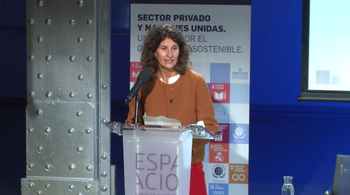 Elena Valderrábano, dir. de #Sostenibilidad de <a href="/Telefonica/">Telefónica</a>, abre la jornada #SectoresXLosODS  declarando que "los #ODS son una brújula que nos lleva a trabajar por el progreso social y económico, crear un futuro más verde y asegurar que la transición se centre en las personas"