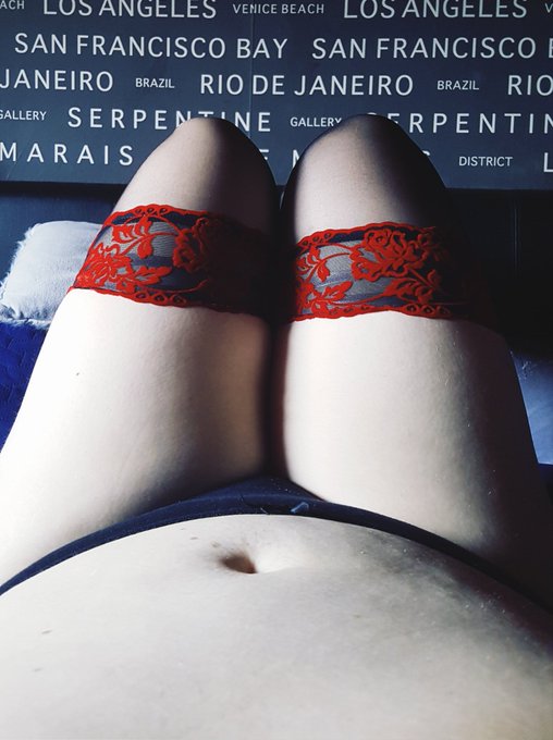 Are these thighs thick enough for your thursday? https://t.co/uc765lQYUU