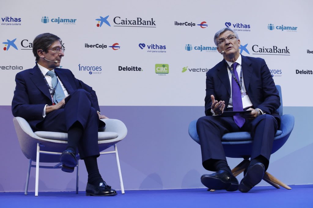 AEFALICANTE's tweet photo. #FEXDIR2021 🔵Las claves de la recuperación post COVID-19 a debate y análisis entre José Ignacio Goirigoizarri, Pdte. de @caixabank y Fernando Ruiz, Pdte. @Deloitte_ES, con la coordinación y transparencia en la utilización de los #fondoseuropeos para la mejora productiva. https://t.co/kjaOS0ZhSH
