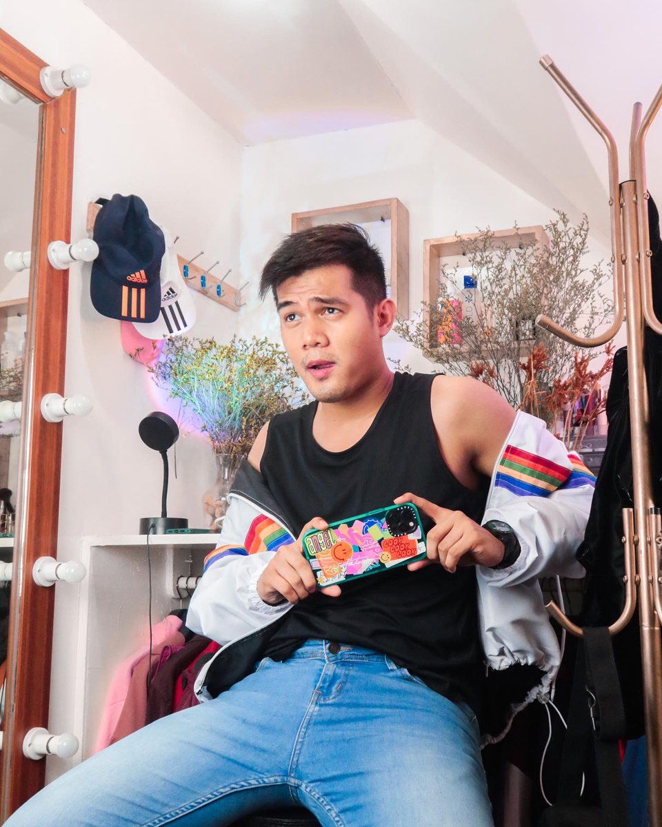 JVPereiraaaaa's tweet photo. โผ๏ธ BREAKING NEWS โผ๏ธ
May nahuli akong nakatingin sakin. Crush mo ko no? ๐คญ
#Casetify #StateYourCase #CasetifySEA https://t.co/Kt8EwR0B7s