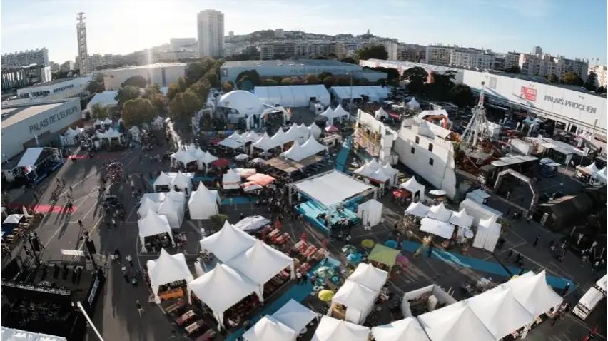 J_Pmag's tweet photo. #France. La CCI métropolitaine Aix-Marseille-Provence (#CCIAMP) invite les visiteurs à consommer local grâce aux chèques cadeaux "Treiz’local"..........https://t.co/ptrXjx8vlD
@gouvernementFR #economielocale #foire @CCI_AMP #chèquecadeaux #relance #soutien #Marseille https://t.co/H4cZoh3v1d
