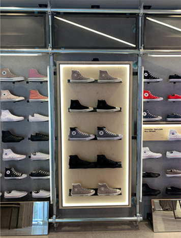 En <a href="/MasterMakers/">Nicole Classen</a> nos gusta recordar proyectos de los que nos sentimos orgullosos. Fue un lujo trabajar con <a href="/Converse/">Converse</a>  en SOL... y preparando ya un nuevo proyecto !

<a href="/elcorteingles/">El Corte Inglés</a>  #zapatillas #diseñointeriores #makeithappen #themastermakers