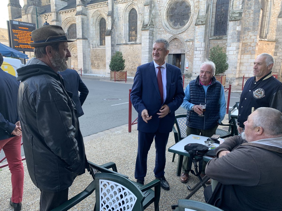 jeanlassalle's tweet image. Merci au maire de Montharville Gilles Rousselet pour son accueil chaleureux à #Bonneval ! Chères Euréliennes, chers Euréliens hâte de vous rencontrer et d’échanger avec vous tout au long de ma journée en Eure-et-Loir #jeanlassalle2022 @ResistonsFrance