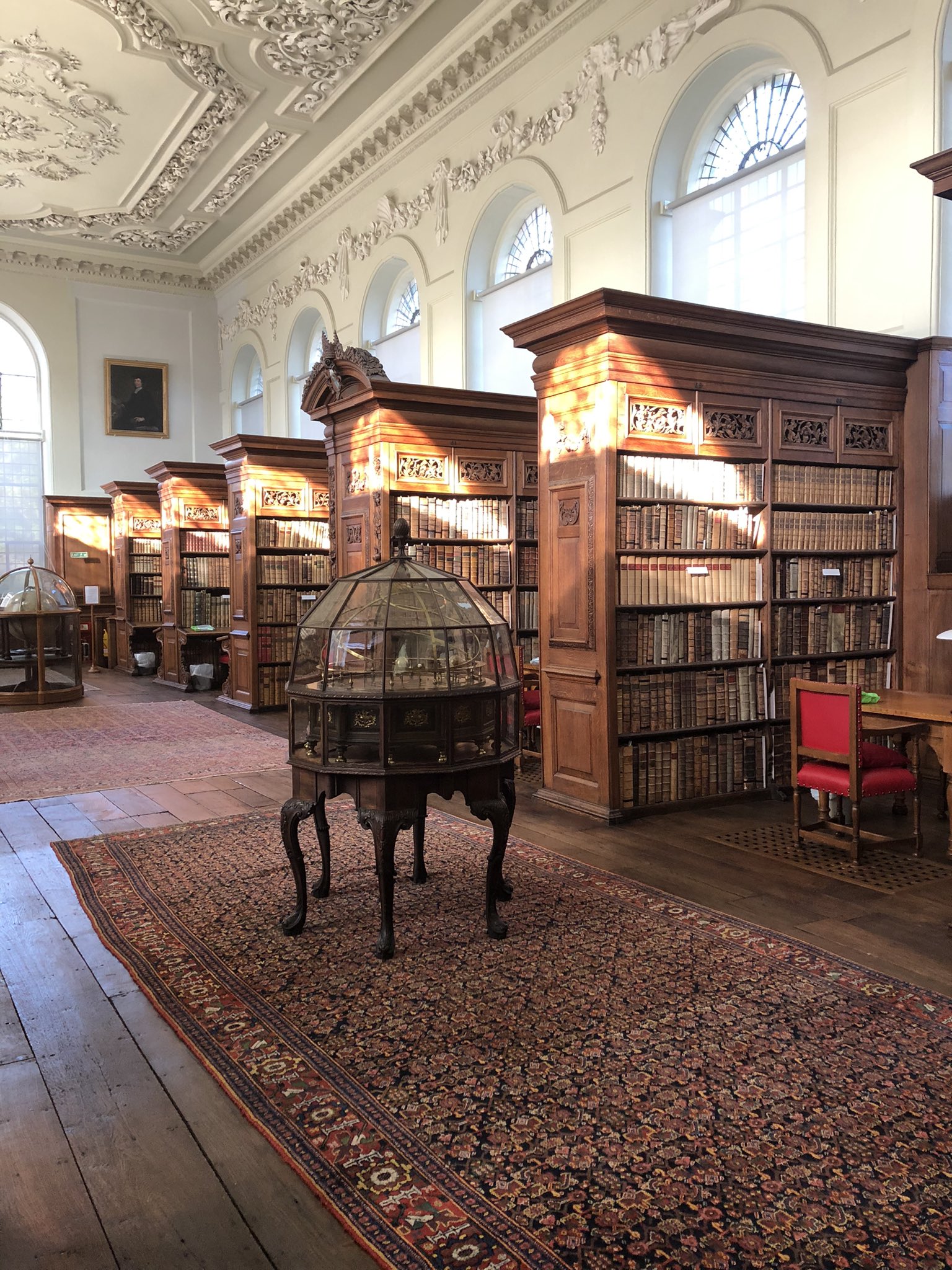 Queen's College Library on Twitter: "Last night, perfect light in the upper  library at closing time. https://t.co/sDQxxTmNHw" / Twitter
