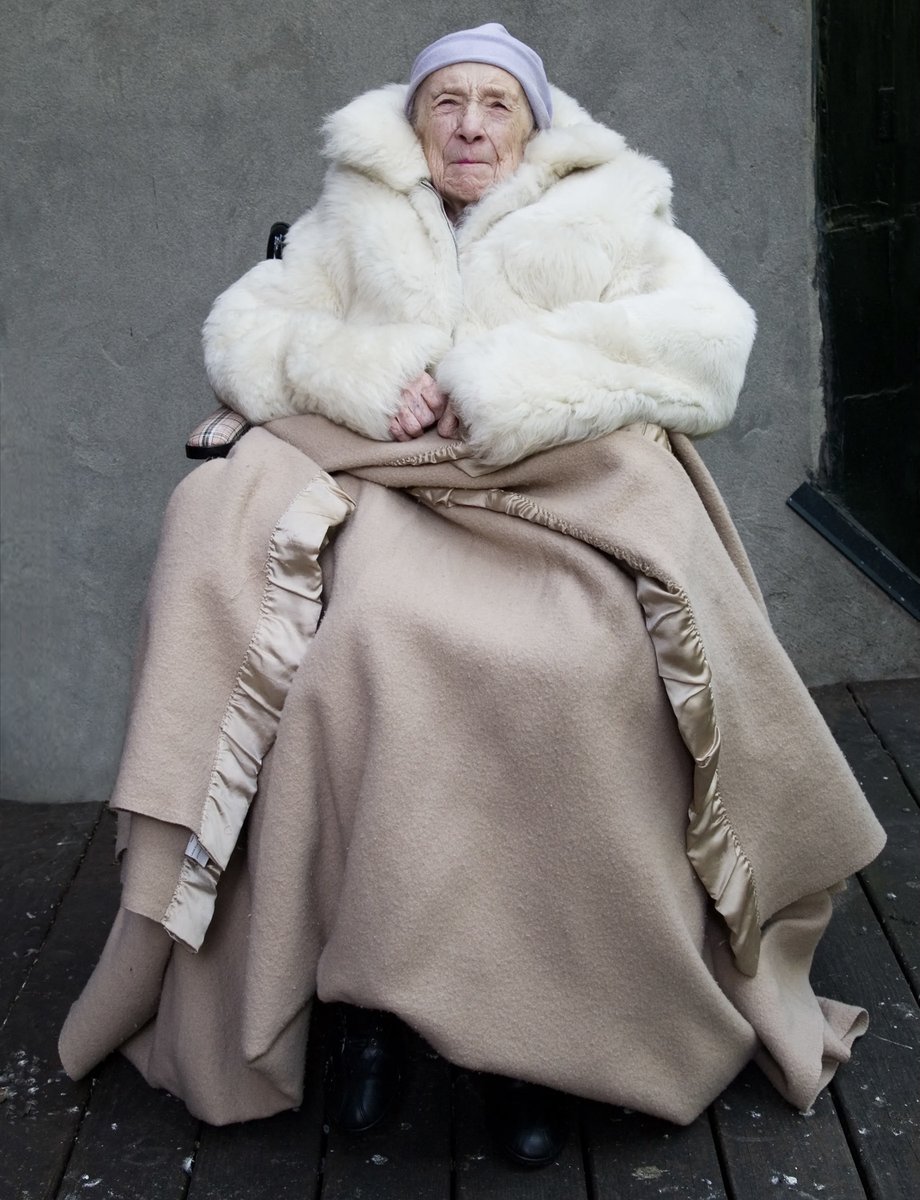 lacancircle's tweet photo. I break everything I touch because I am violent. I destroy my friendships, my love, my children. People would not generally suspect it, but the cruelty is there in my work … I break things because I am afraid. Louise Bourgeois, photographed very late in her 98 years. https://t.co/byJv2P7Efb