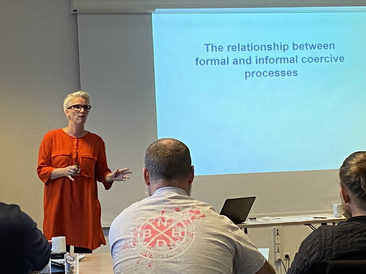AlkierGildberg's tweet photo. Presenting on the relationship between formal and informal coercive processes by professor Jorun Rugkaasa at Fostren-EViPRG Training School #fostren #eviprg #sdu 👍✊🏻 https://t.co/Pk3IGLmdKT