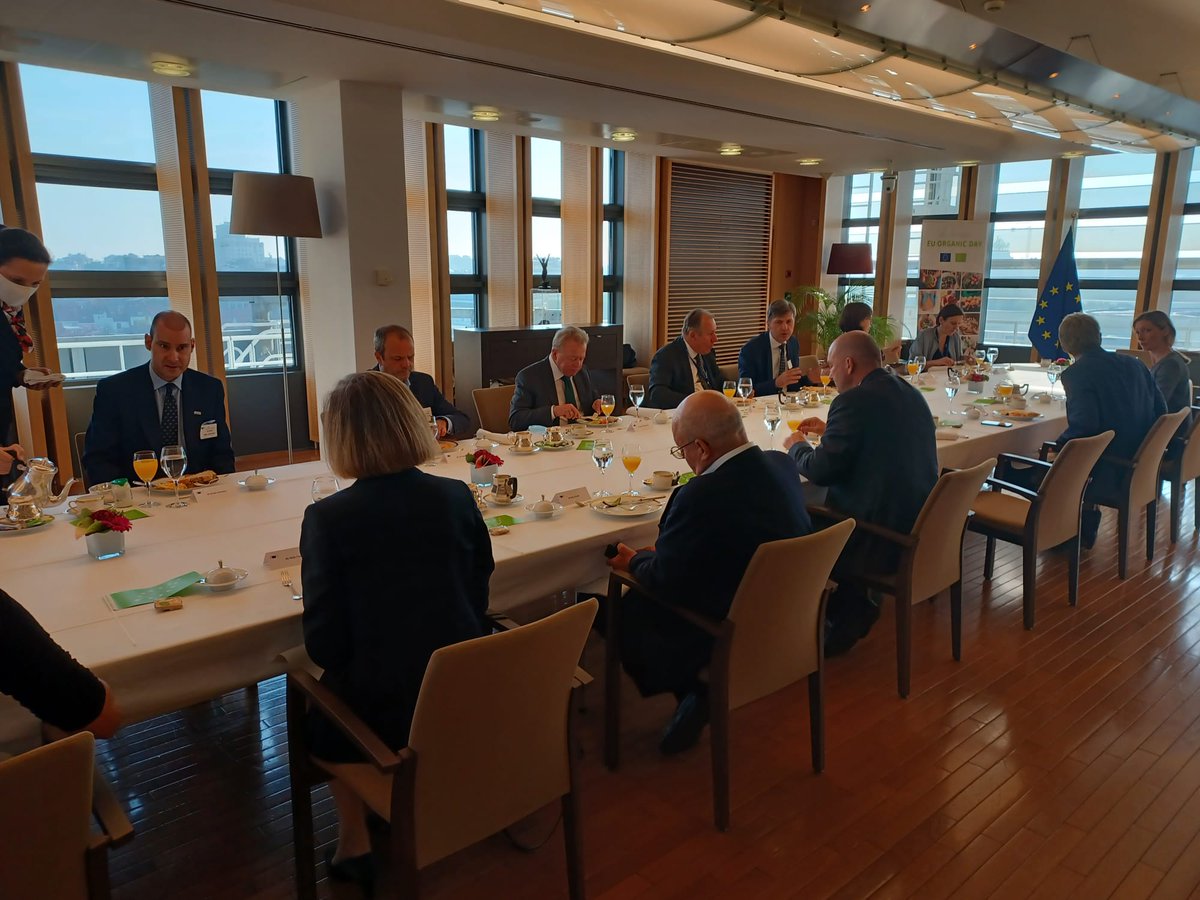 COPACOGECA's tweet photo. Copa Vice President Mladen Jakopovic @Mladen54887014, organic farmer from Croatia 🇭🇷 took part today in the informal breakfast☕️ and exchange with Commissioner @jwojc &amp; other stakeholders on the occasion of the launch of #OrganicEU day! 🌱🧑‍🌾

@EUAgri https://t.co/f4kg6uPnJA