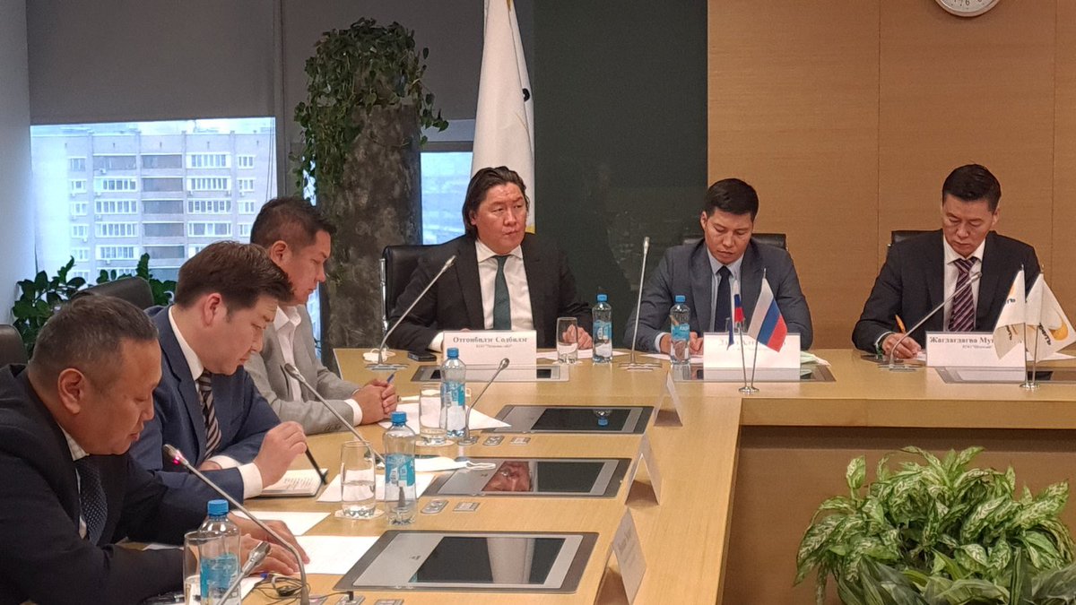 Роснефть компанитай уулзаж байна. 9 сард 1500тонн 92 бензин, 10-р сард 44к тонн 92 бензин, 9-р сард ачигдаагүй байсан 10к тонн 92 бензин авахаар боллоо.