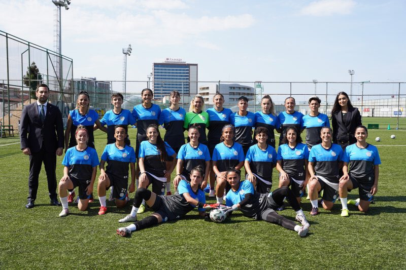 sehriatmaca's tweet photo. 📣 Doğuş Gold Asya Spor Kulübü ve İlkadım Belediyesi Yabancılar Pazarı Spor Kulübü, Çaykur Rizespor Kadın Futbol Takımı’nın usülsüzlük yaptığına dair basın açıklaması yayınladı.

▪️ Yapılan açıklamalara göre Rizespor, futbolcuları takımlarının haberi olmadan kadrosuna katmış. https://t.co/OXLBI1DwTM