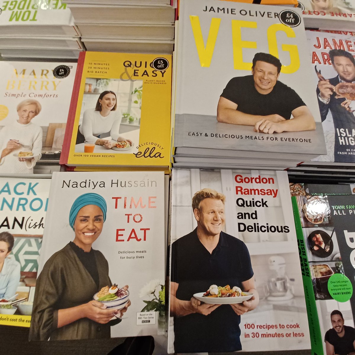 StartLicensing's tweet photo. Recipes for Success - great display of #cookery #recipe #books @WaterstonesOxf and good to see @BegumNadiya 's books featuring. Always think Nadiya's books work well display wise on shelf as well - the brightly coloured spines really stand out.
#makelifecolourful @nadiyabakes https://t.co/uSWvqQwsqO