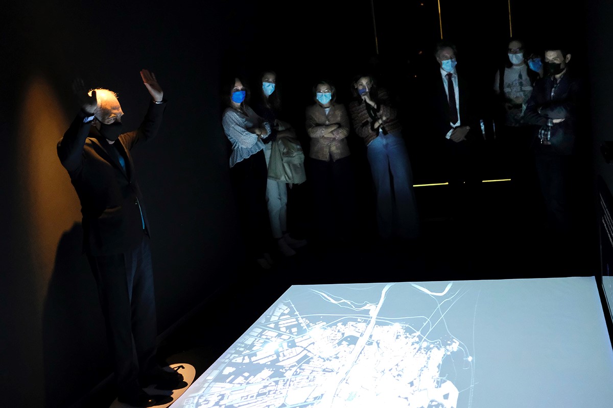 _usj_'s tweet photo. Ayer, @etopia_ acogió la inauguración de la exposición #MobilityExperience, un proyecto impulsado por la #USJ e @IbercajaSocial que experimenta con el multimedia y la gamificación a través de una instalación visual, interactiva y reactiva.
➡️ https://t.co/wgelUJxkhi https://t.co/q9EXq5UgLR