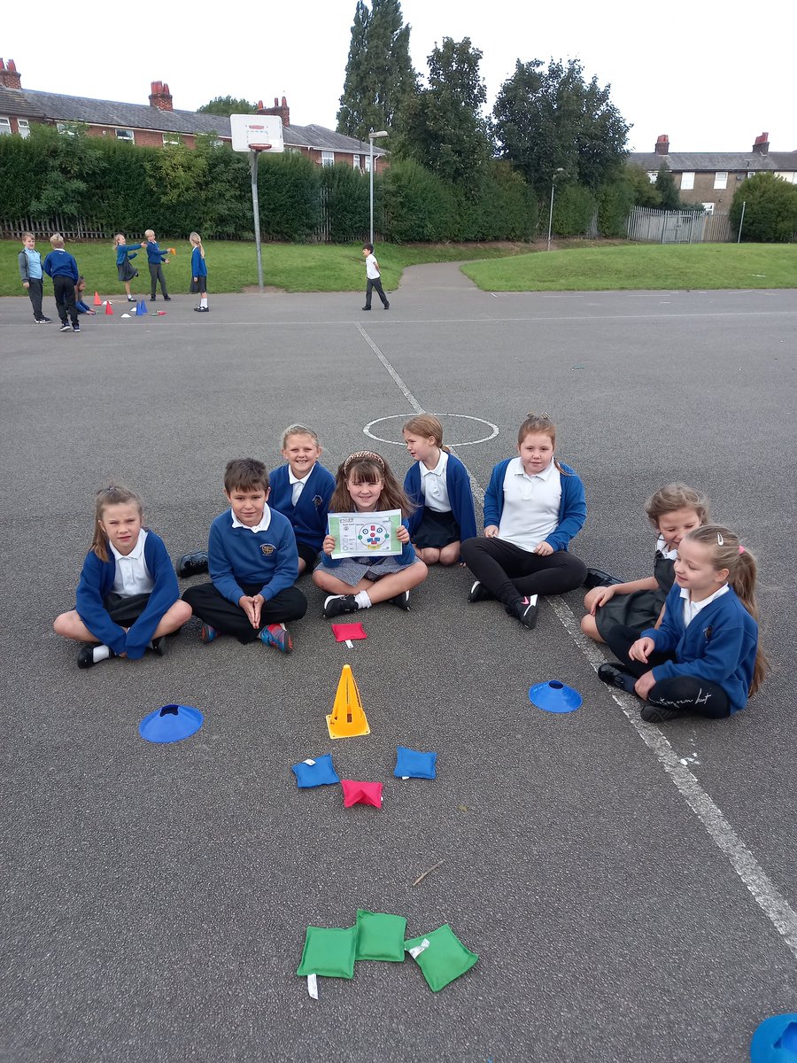 Year 3/4 have had a brilliant PE lesson using their mapping skills to make 'funny faces' by positioning 'symbols' in the correct places. They were amazing!!!