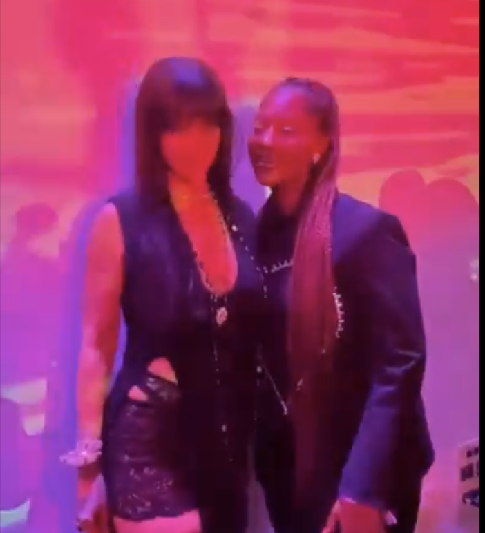 MobilePunch's tweet photo. PHOTOS: Rising Singer, Tems Meets Rihanna At Fashion Show

Nigeria’s rising singer, Tems has met top American singer, Rihanna at an event for the latter’s beauty and fashion brands, Savage and Fenty. 

Credit: Twitter | emmaikeumeh https://t.co/I0Isl4wltt
