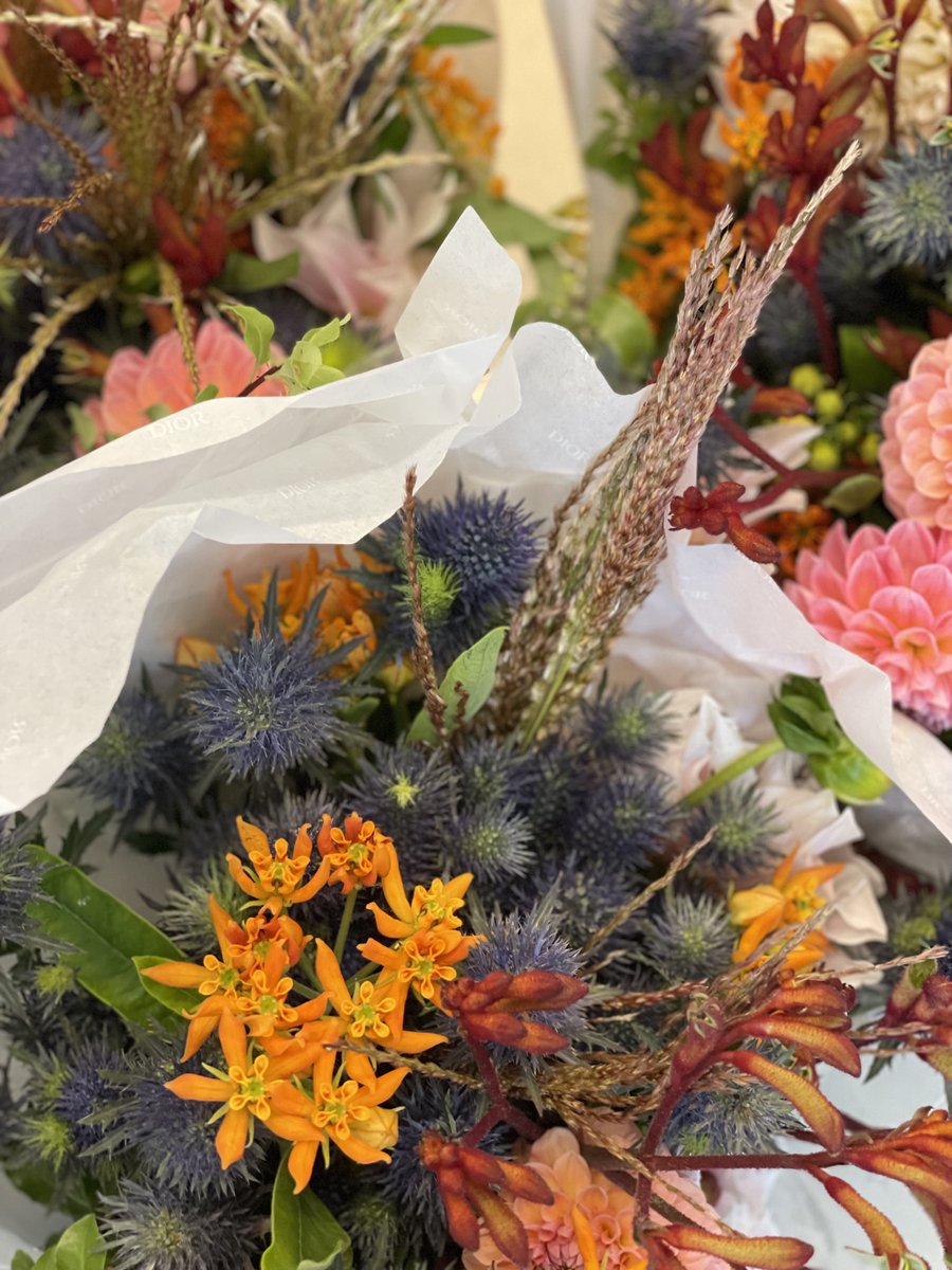 From summer to autumn 🍂 …gift bouquets 💐 
#atelieremmanuel #dior #bouquets #gifts #luxury #londonflorist #floraldesign #floralstyling #floralevents #florist #flowers #autumn #september 🍃